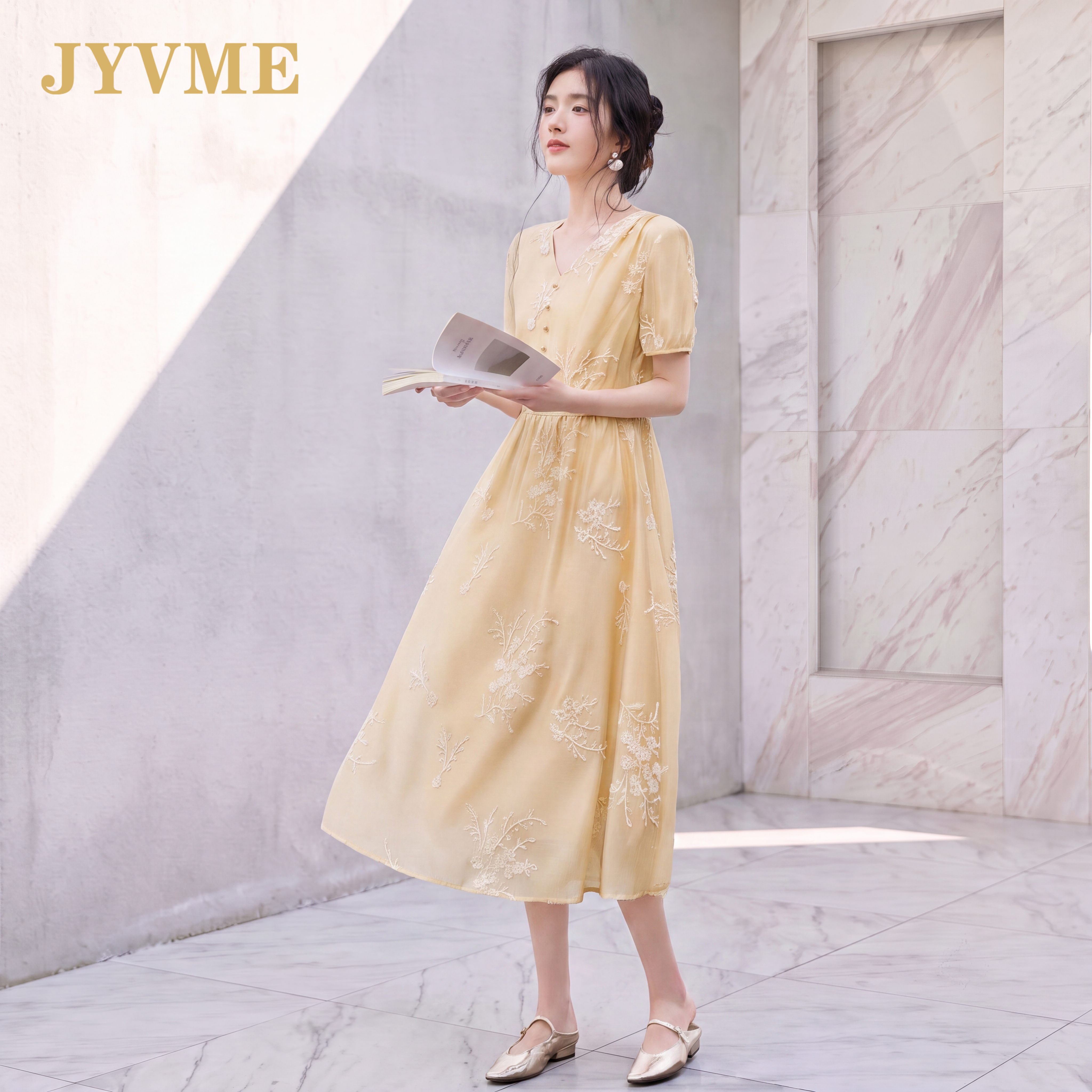 JyVme轻奢莱赛尔连衣裙女夏季2026新款绣花薄款V领收腰显瘦中长裙