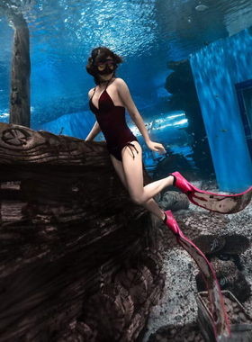 CORITIV小胸聚拢温泉度假显瘦显白遮肚黑色酒红性感纯色分体泳衣