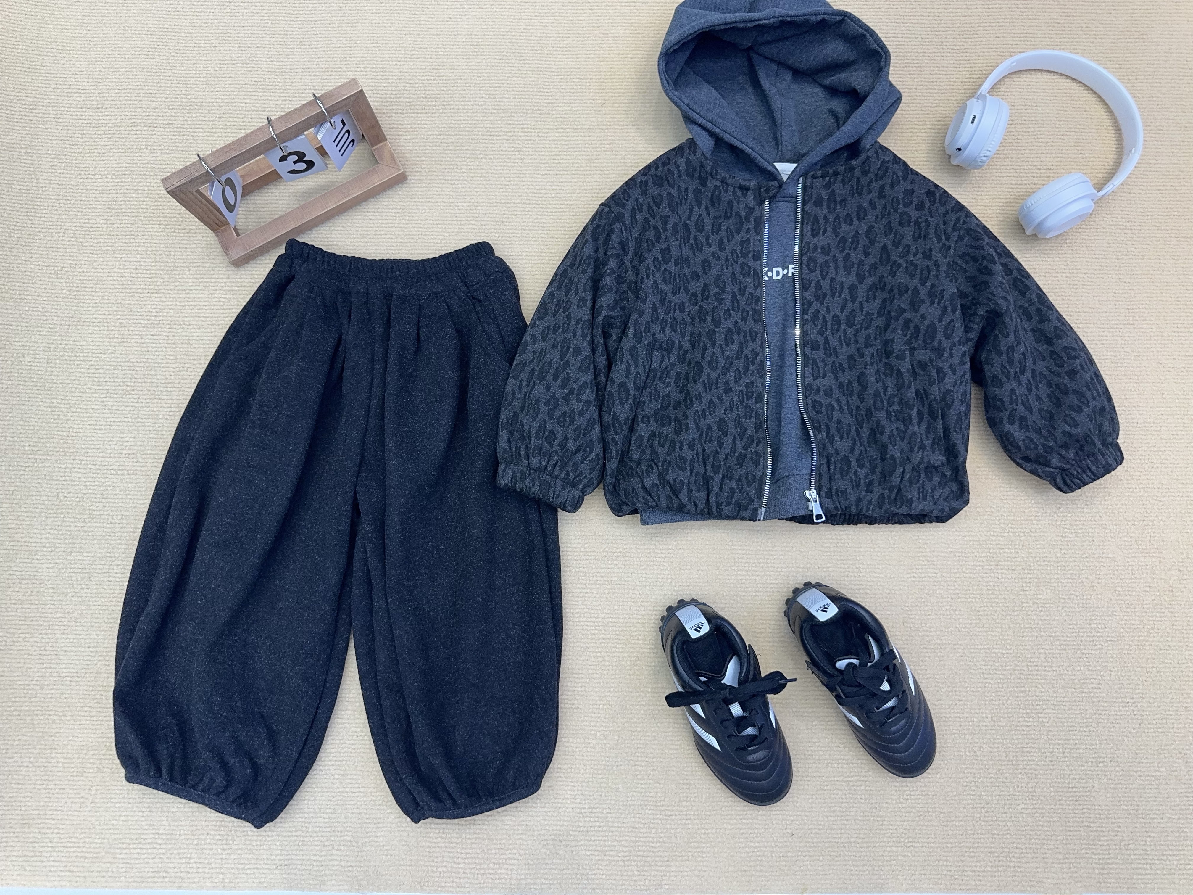 儿童豹纹印花连帽风衣2026新款男女童衣服外套宝宝秋装冲锋衣