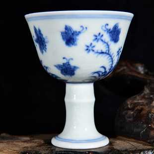 大明成化年松柴烧制蝶恋花纹三秋高足杯