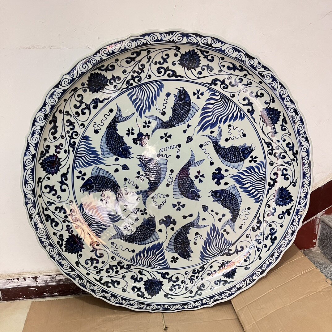 大明宣德年制苏麻离青料青花缠枝莲鱼藻纹大盘