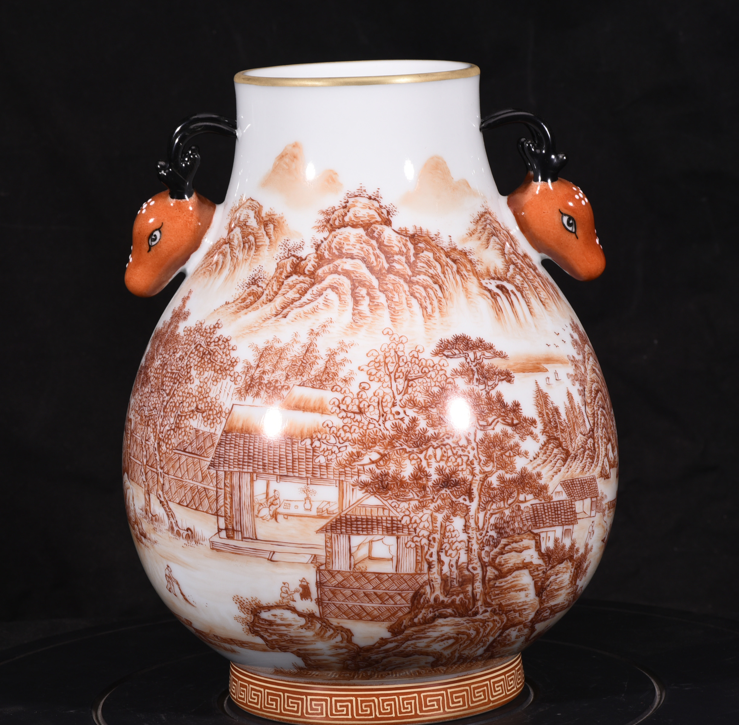 大清乾隆年制矾红描本色真金山水纹鹿头尊