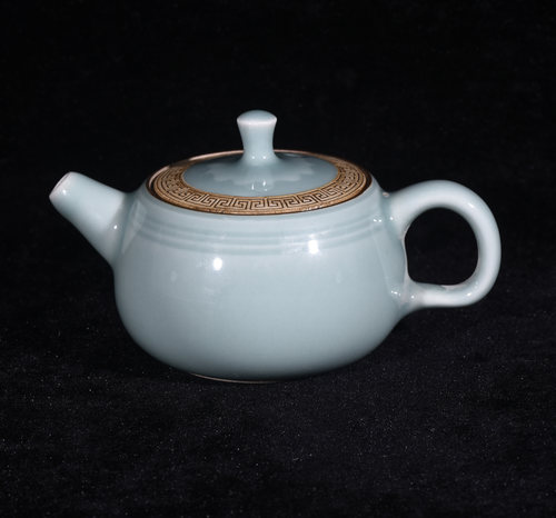 大宋龙泉窑粉青釉回纹酒壶茶壶