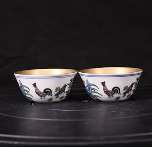 大明成化年制斗彩本色真金小鸡全家福纹酒杯茶杯