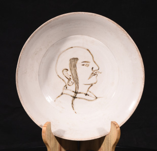 大宋大金国定窑白釉褐彩铁绘完颜阿骨打金兀术肖像纹折腰碗笔洗