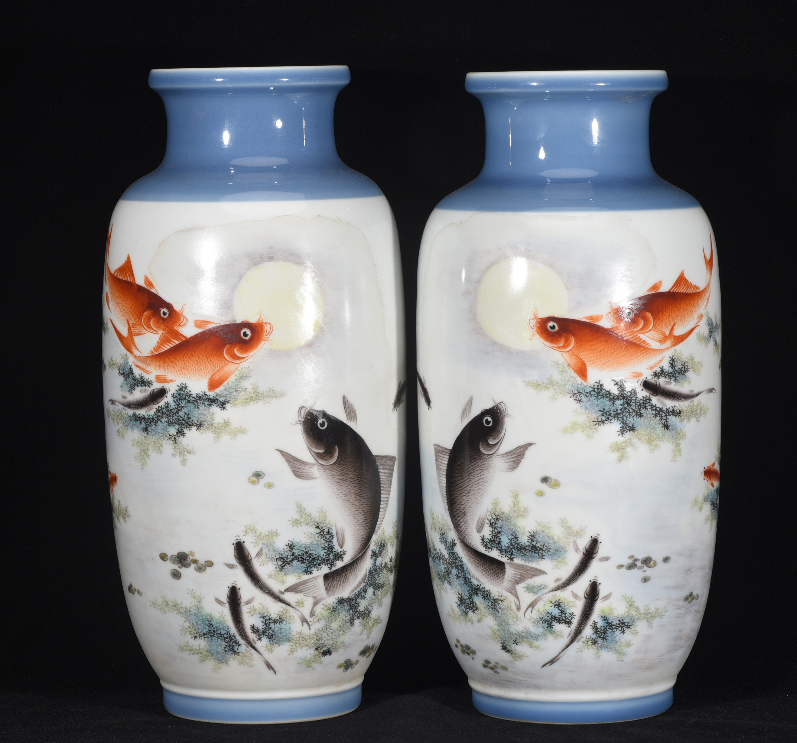 民国珠山八友铁肩子邓碧珊绘粉彩霁蓝釉鱼藻纹灯笼瓶