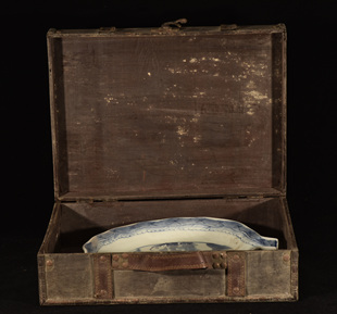 大清康熙年制青花山水纹树叶形外销瓷盘原装古盒子