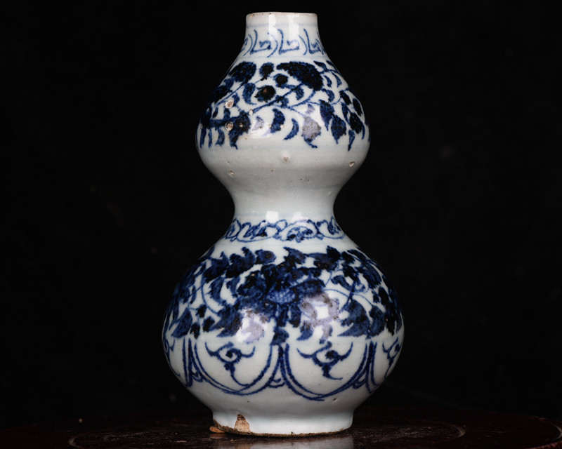 元青花缠枝花纹外销回流火漆印葫芦瓶