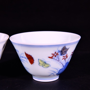 大明成化年制侘紫斗彩蝶恋花纹三秋杯