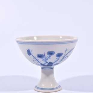 大明成化年制青花蝶恋花纹三秋高足杯