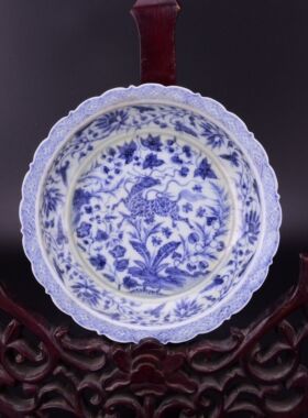 大元国至正十一年置缠枝莲蕉叶竹石火麒麟纹茶盘笔洗