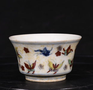 大明成化年制宪宗皇帝御用姹紫斗彩蝶恋花百蝶纹酒杯茶杯