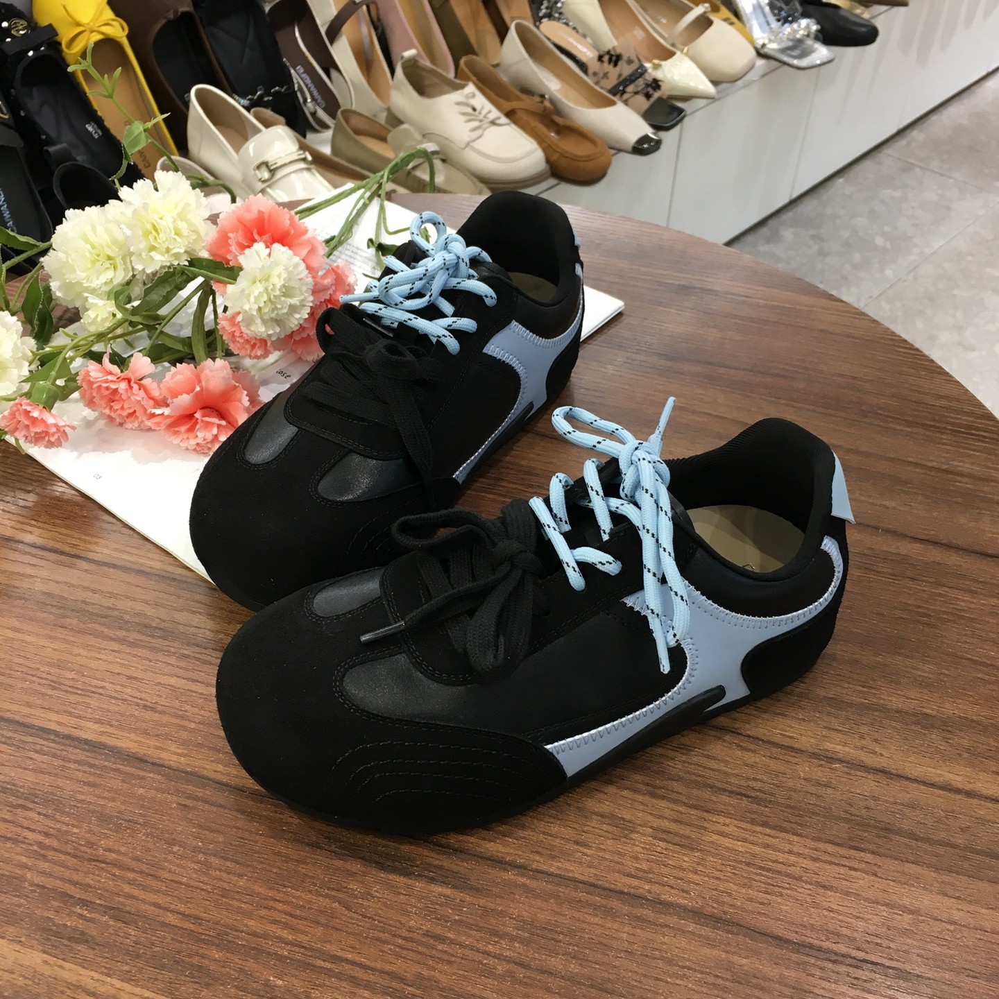 2025秋季新款真皮女鞋圆头平底休闲单鞋拼色系带软底运动鞋跑步鞋