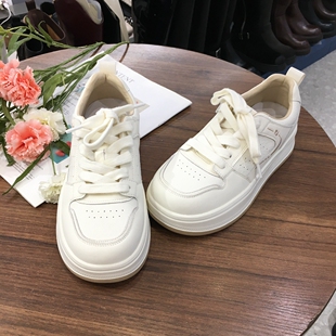 2026春新款小个子厚底板鞋女真皮圆头轻便休闲小白鞋拼色平底单鞋