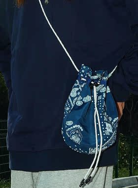 the MAD HATcher 「腰果花」束口包定制面料抽绳束口袋包印花水桶