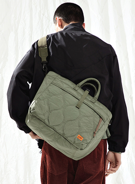 theMADHATcher「无战旗下」大绗缝两用托特包大容量横款斜背包