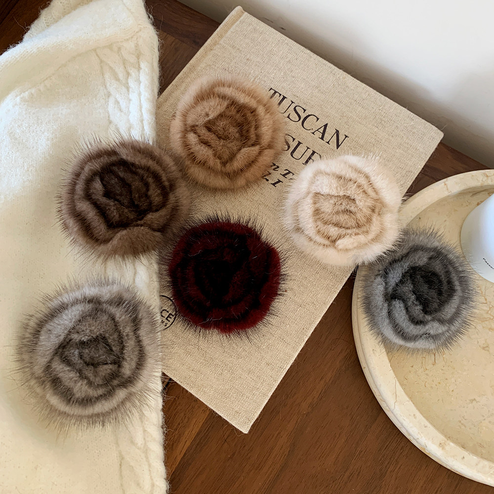 水貂毛贵气感全真毛山茶花胸针女百搭洋气别针小香风配饰多种用途