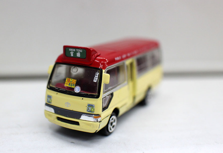 微影tiny车模 丰*田客车香港小巴士公共汽车官塘旺角线玩具模型