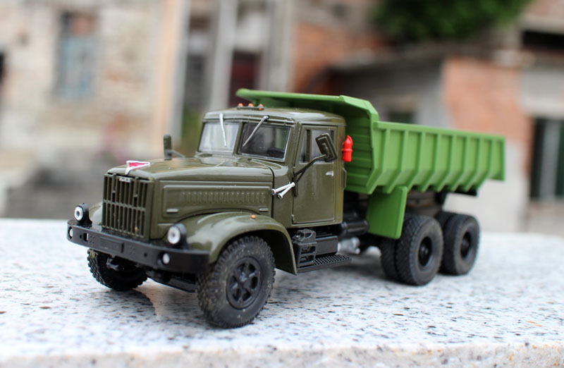 外贸 1/43 kraz 256b 克拉斯卡车老式重型柴油运输车合金模型摆件