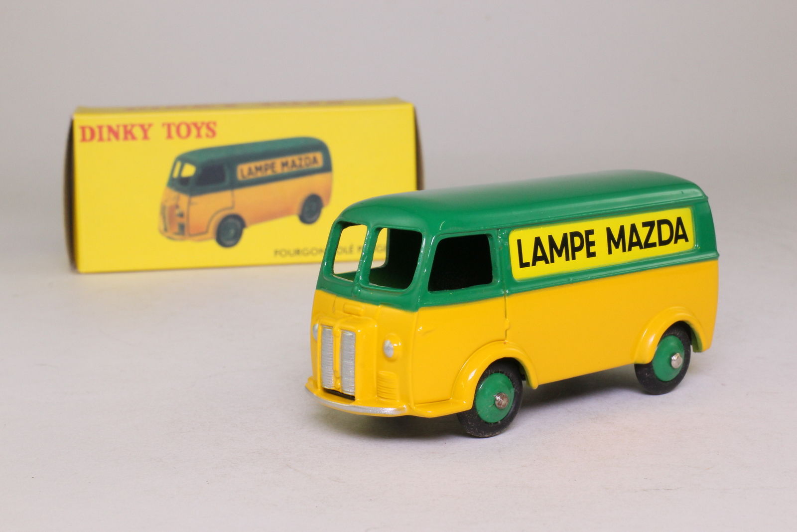 外贸英国DINKY TOYS 1 43 PEUGEOT标志汽车面包车怀旧合金车模型