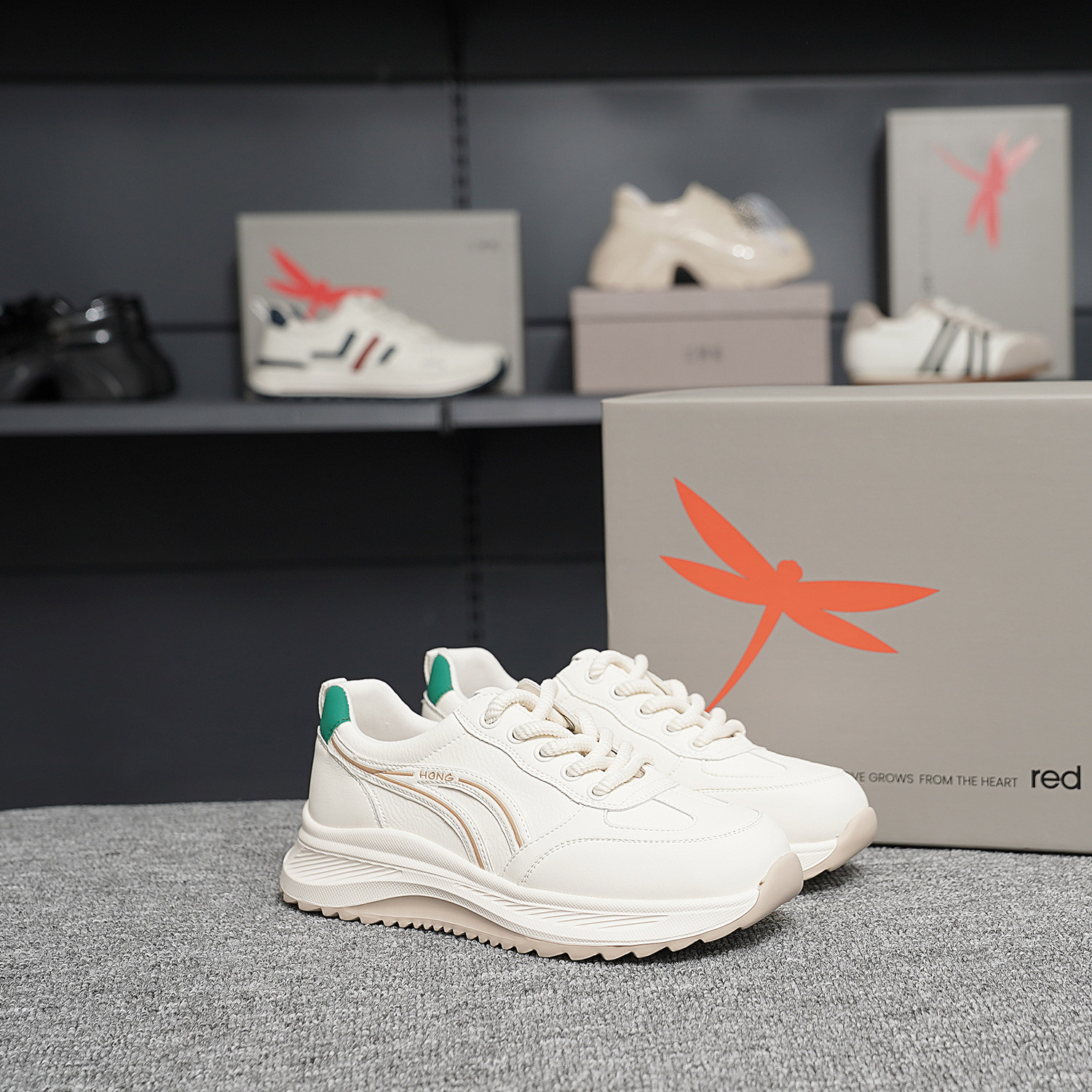 红蜻蜓女士阿甘小白鞋休闲BQ68985001平跟透气厚底运动系带慢跑新