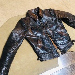 门多萨皮衣就是要瘦和短才有味道 皮夹克擦色过渡自然 定制美式