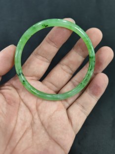 和田碧玉手镯冰底苹果绿乌兰海碧玉手镯圆条手镯无裂无纹63圈口