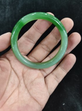 和田碧玉手镯冰底果绿白加绿中条手镯无裂质地干净细腻56圈口