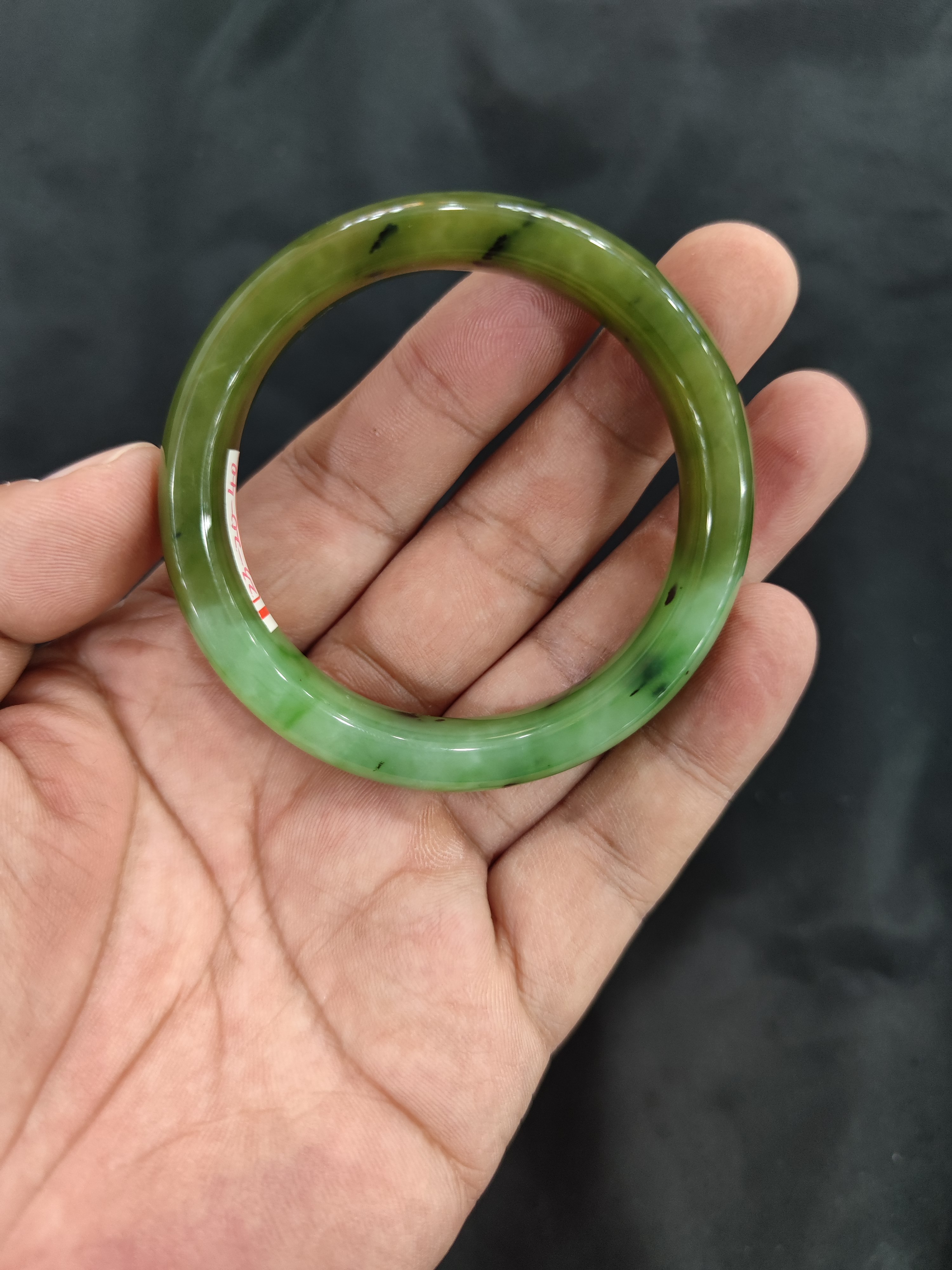 和田碧玉手镯乌兰海碧玉带糖双色碧玉手镯轮胎款无裂54圈口