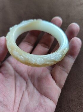 收藏品和田玉糖白玉手镯 新疆且末糖白玉雕花手镯梅花羊脂玉手镯