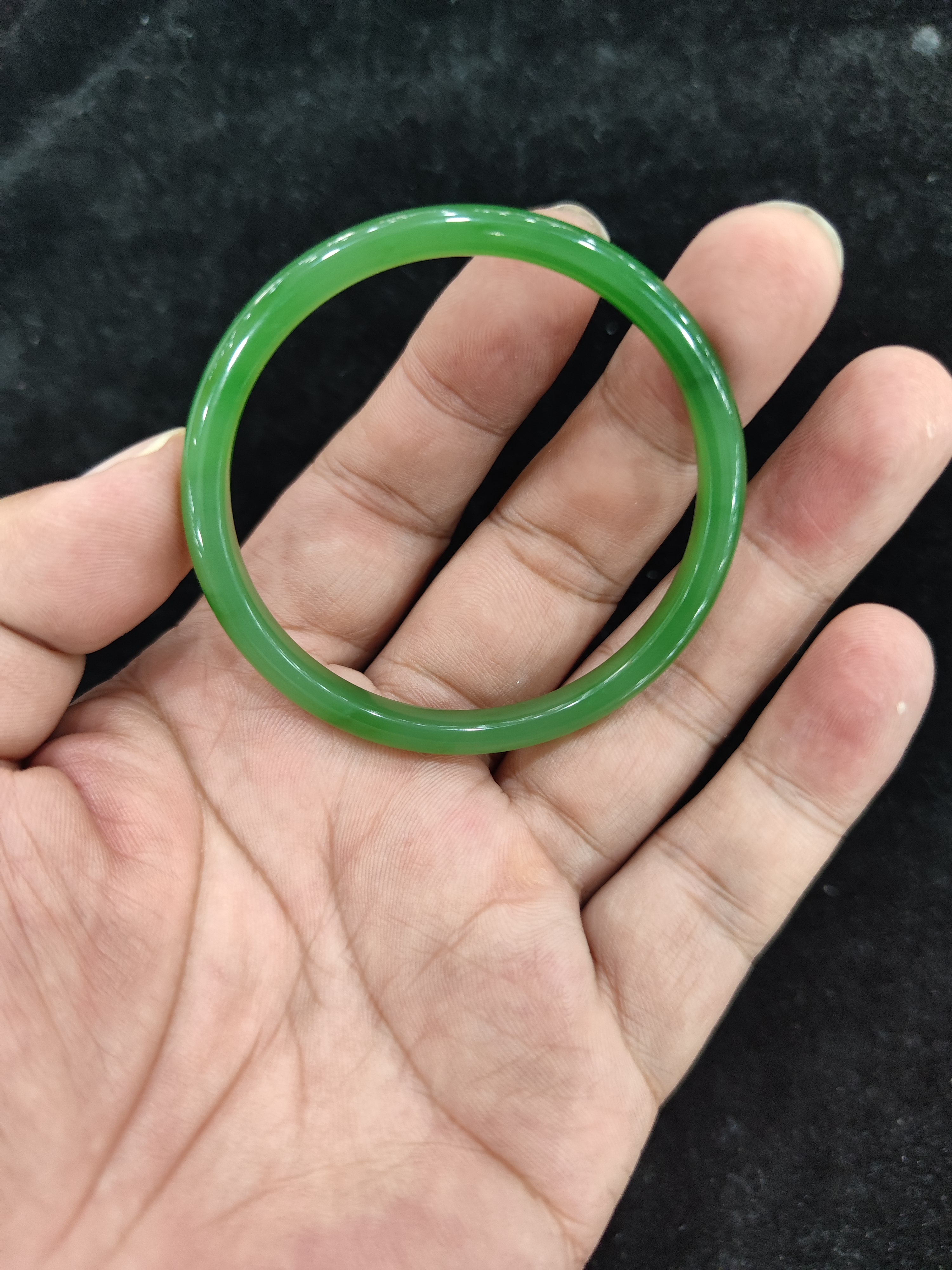 和田碧玉手镯冰底阳绿辣绿中细条手镯无裂无黑质地干净53.5圈口