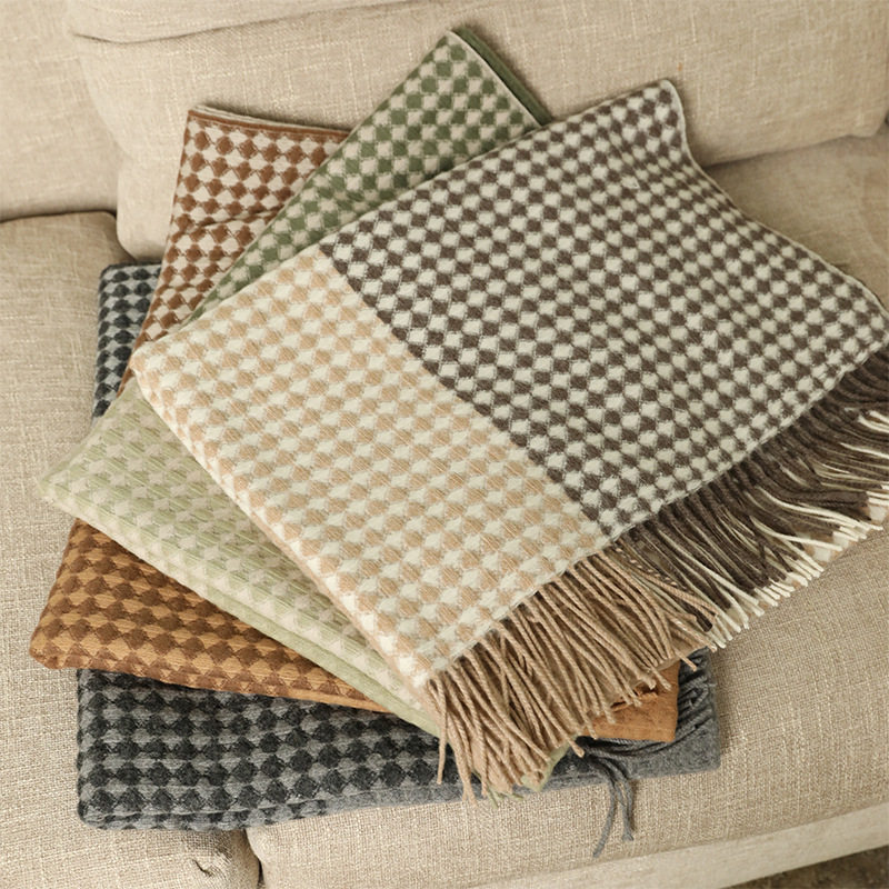 羊毛毯格子2024秋冬新款毛须拼接四色拼接彩色男女保暖毯围巾披肩