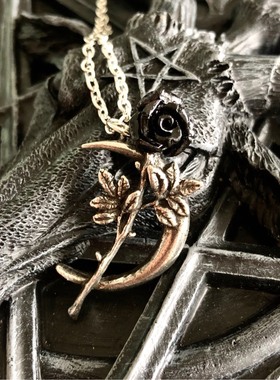 英国A牌哥特风月亮项链