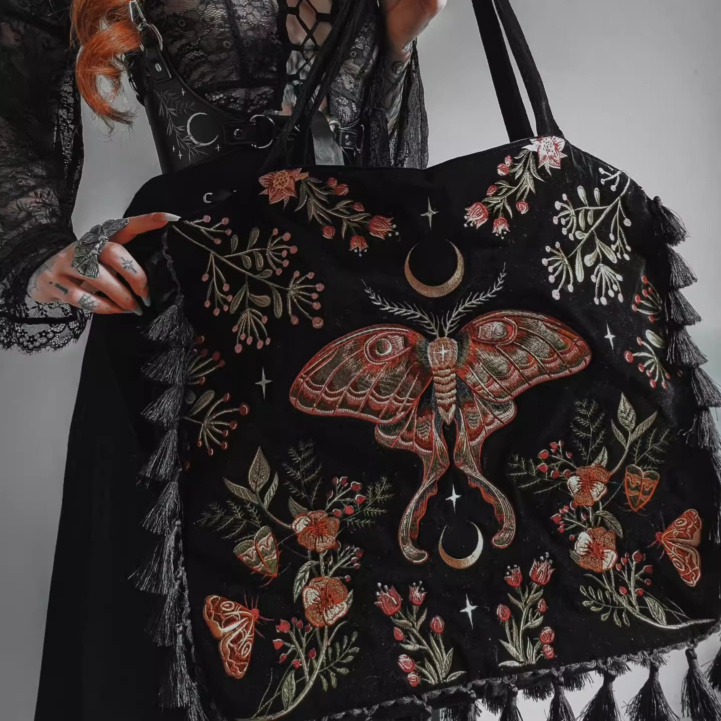 东欧RESTYLE暗黑哥特WILDERWOOD荒林秘境刺绣飞蛾流苏托特单肩包