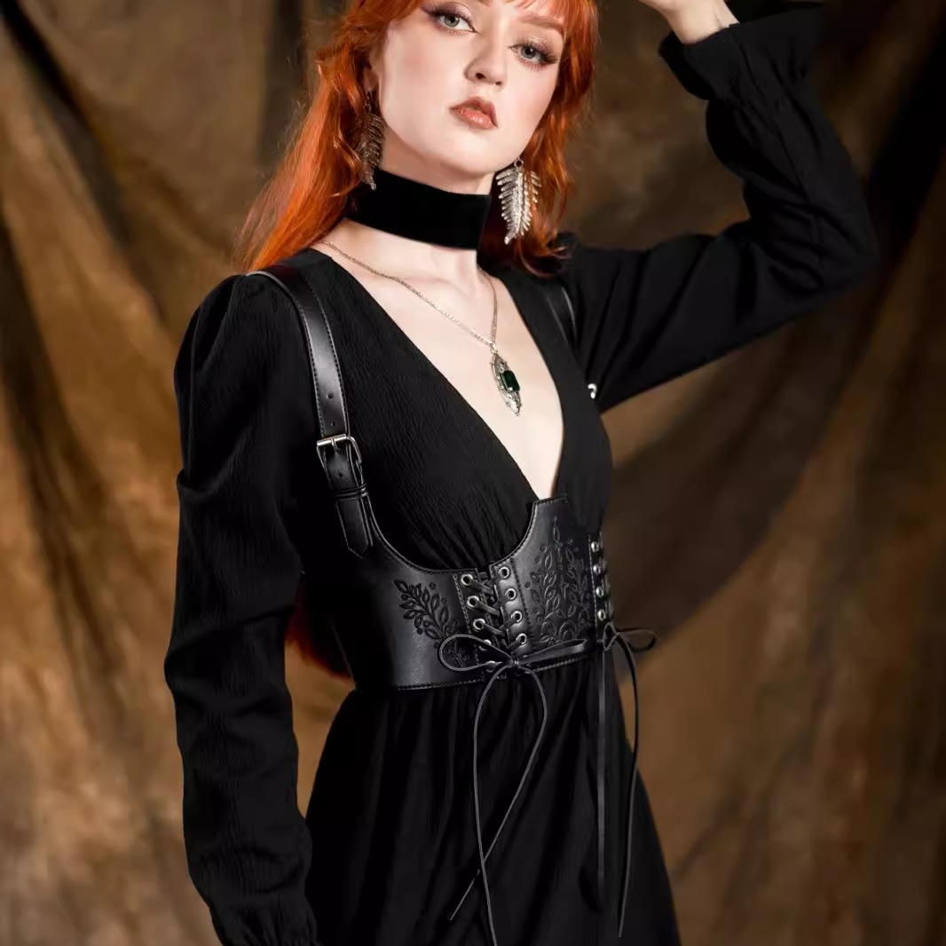 东欧RESTYLE暗黑哥特亚文化HEMLOCK毒芹刺绣森林witch皮背带胸托