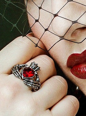 夜之克拉达哥特戒指王冠红心水晶