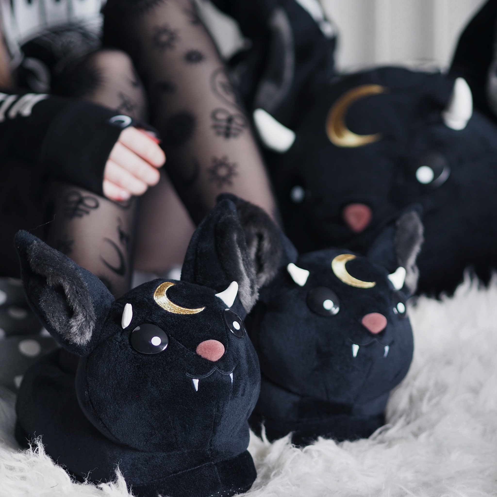 KILLSTAR毛绒拖鞋暗黑哥特