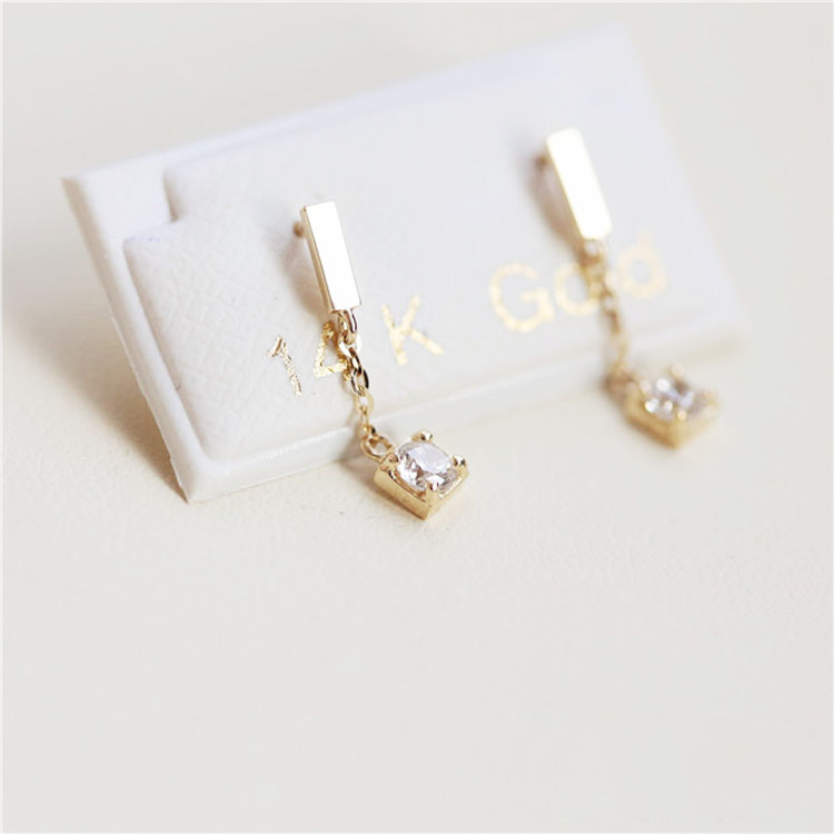 一字方牌链条单钻耳骨水滴吊坠