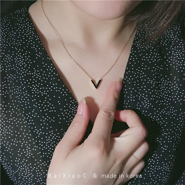 白小C 韩国进口黄金首饰纯14K金项链 黑白两面V型V字锁骨链礼物女