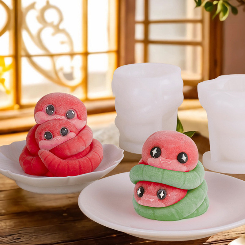 卡通小蛇慕斯蛋糕硅胶模具甜品生肖文创巧克力磨具奶冻布丁米糕