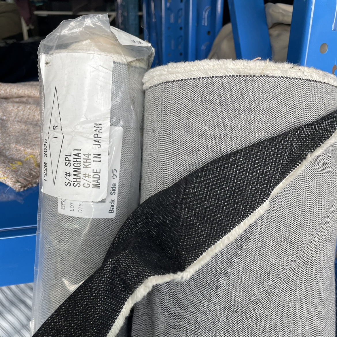 日本进口全棉原浆牛仔布料原牛纯棉黑色牛仔面料少量现货