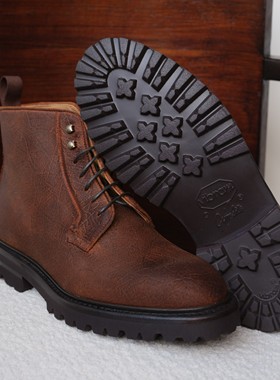 葡萄牙Carlos Santos咔叽靴Kayden棕色纹理油蜡反绒皮固特异圆头