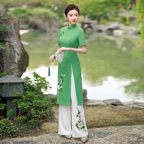 女神款走秀演出舞台服26新款名嫒旗袍绿白色年轻款改良奥黛连衣裙