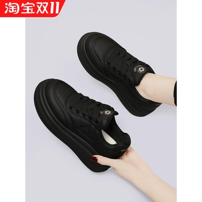 黑色厚底板鞋女款2025新款秋季百搭真皮时尚面包鞋子女休闲运动鞋