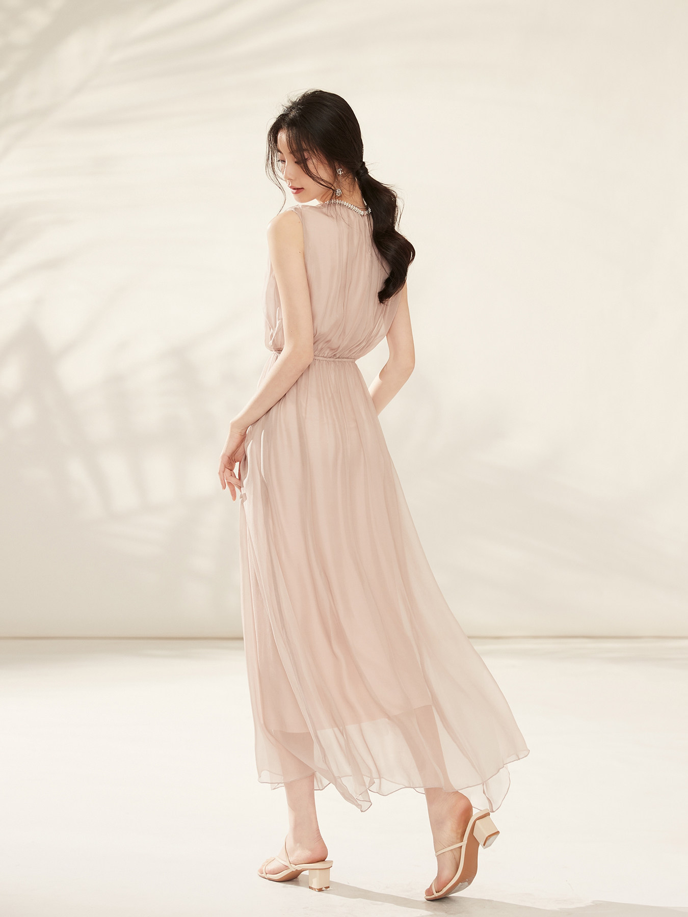 2026真丝度假连衣裙女夏季新款高端精致小众设计感气质桑蚕丝长裙