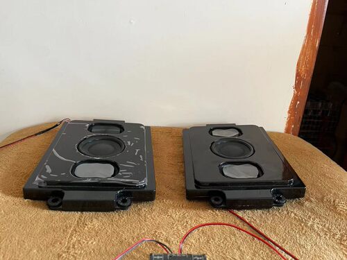 哈曼卡顿代工无源中低音音箱，一个音箱由四个振膜和一个中低音