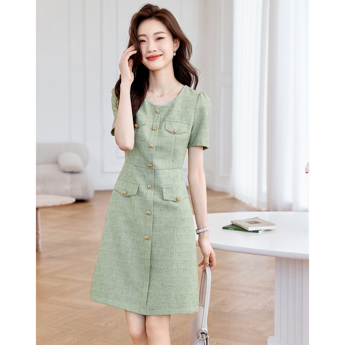 潮唯品会特卖清仓特价处理断码短袖小香风连衣裙女装品牌正品夏