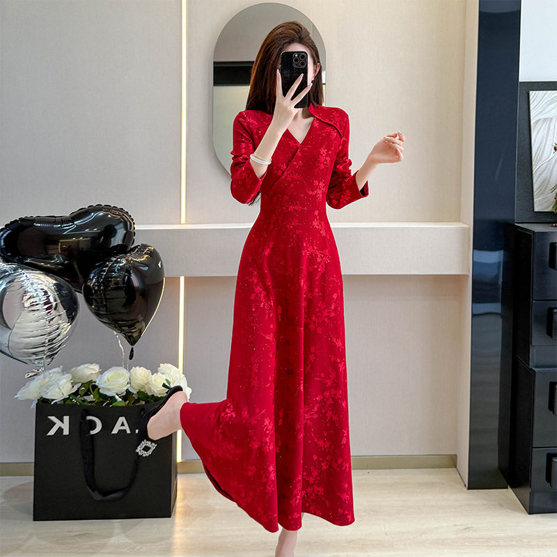 潮唯品会特卖清仓处理断码女装长袖修身连衣裙品牌正品春秋夏新款