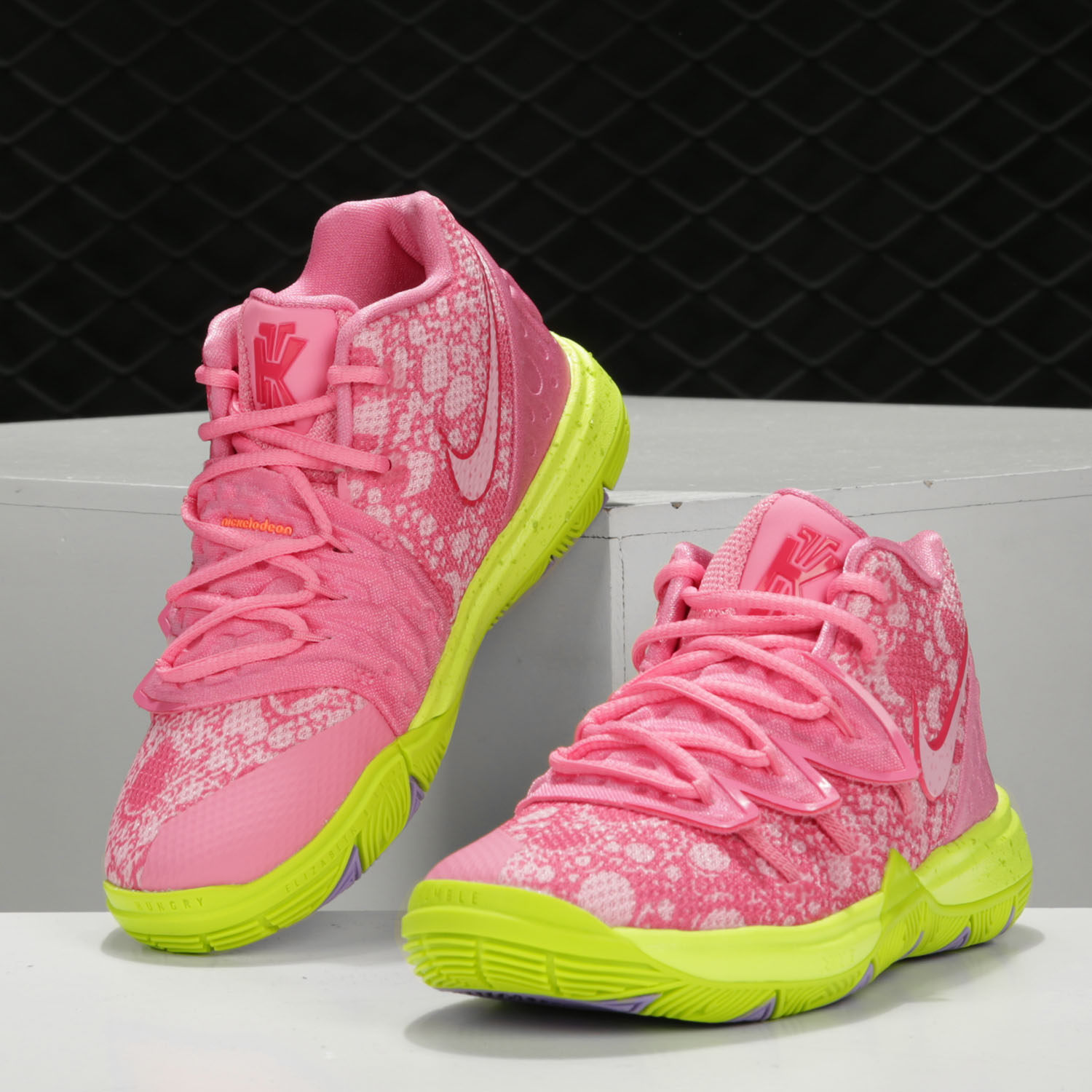 nike/耐克正品kyrie 5 sbsp (ps)幼童海绵宝宝联名款运动鞋cn4501