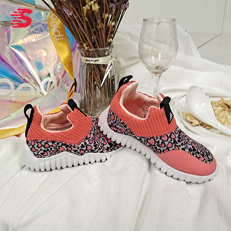 阿迪达斯婴童透气运动鞋